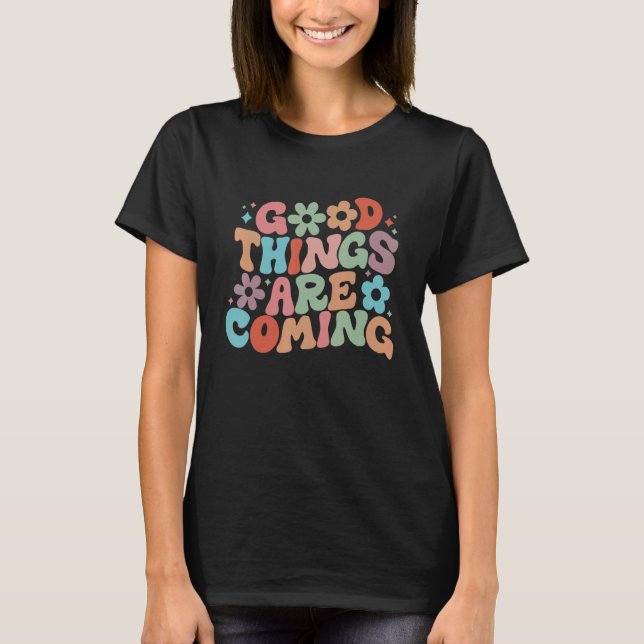 Camiseta Good Things Are Coming Spread Positivity Motivatio (Anverso)