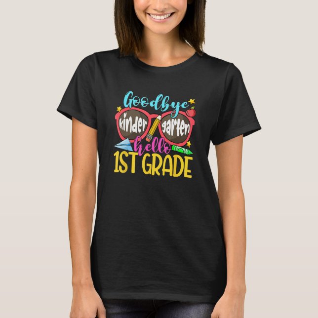 Camiseta Goodbye Kindergarten Hello First Grade Graduation  (Anverso)