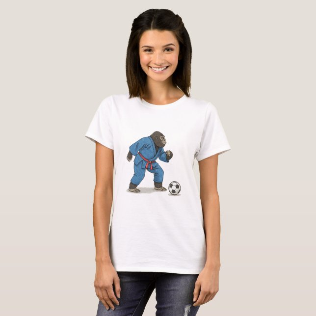 Camiseta Gorilla playing soccer in karate kimono (Anverso completo)