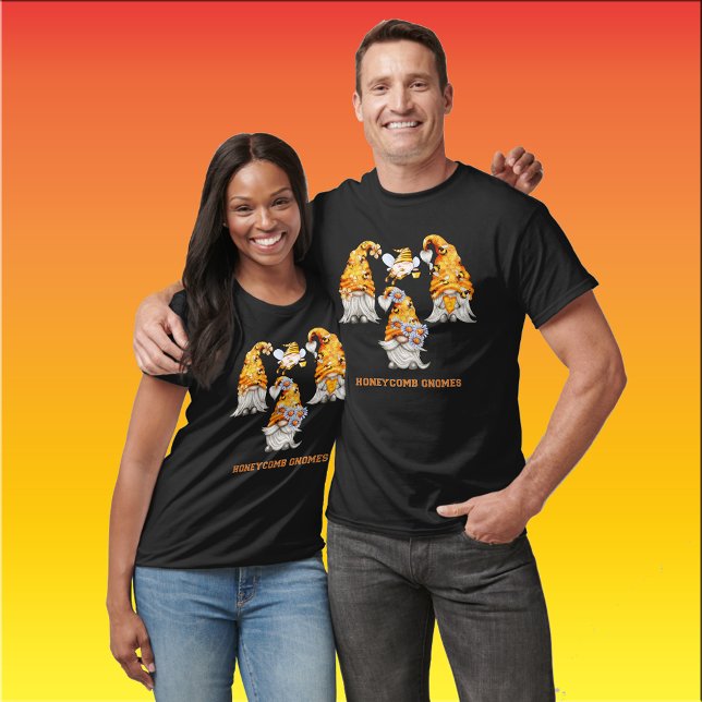 Camiseta Gorra de Honeycomb Gnome Miel con abejas Unisex (Honeycomb Hat Gnome Honey with Bees Unisex T-Shirt)