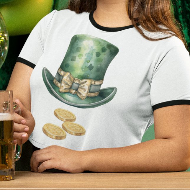 Camiseta Gorra de Leprechaun Verde Oscuro con monedas de or (Festive leprechaun hat with gold coins t shirt for St Patrick's Day celebrations and parties. )