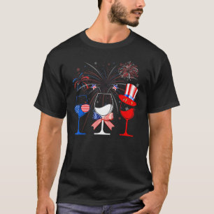 Camiseta Gorra de vino azul rojo mira la bandera estadounid