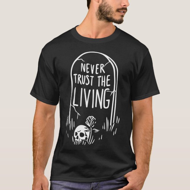 Camiseta Gothic Tombstone Skull Never Trust The Living (Anverso)