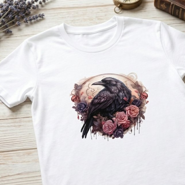 Camiseta Gótico Cuervo Dark Academia Gráfico (Gothic raven and rose art tee for dark academia fans as a unique gift.)