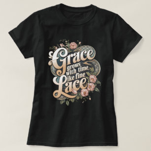 Camiseta Graceful Vintage T-Shirt: diseño de encaje y flore