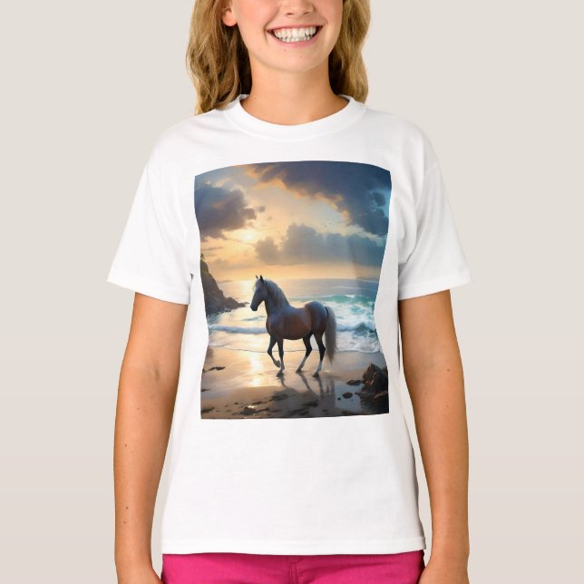 Camiseta Gracia dorada: Un caballo palomino en la orilla de (Anverso)