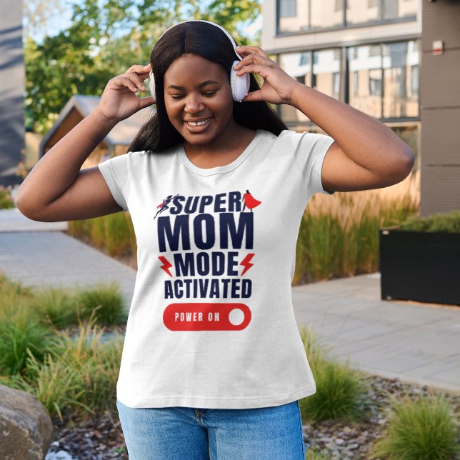 Camiseta Graciosa cita activada en modo de supermamá Día de (Subido por el creador)