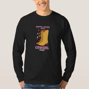 Camiseta Graciosa Cowgirl Boots balanceando dulce flor País