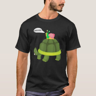 Camiseta graciosa de una tortuga montada en caraco