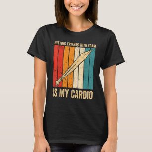 Camiseta Graciosa Espada Larp Golpeando A Amigos Con Espuma