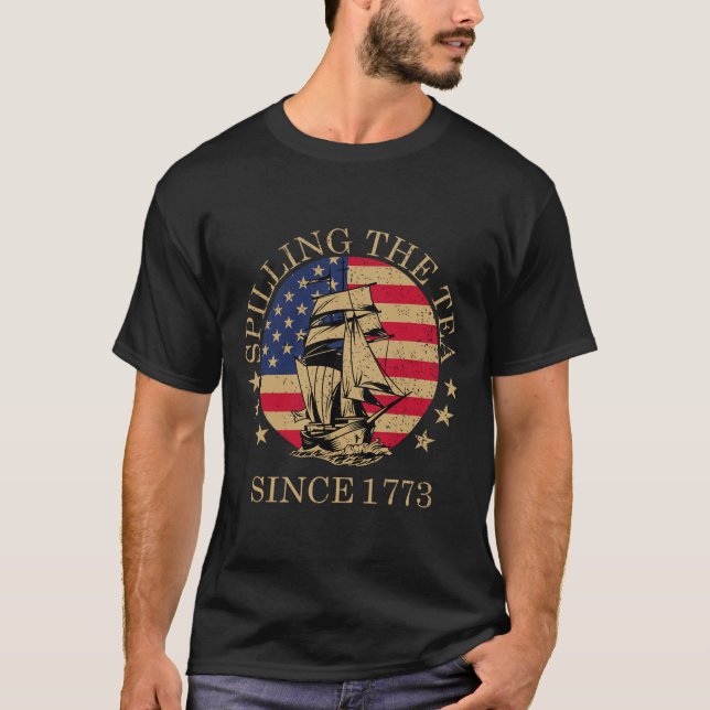 Camiseta Gracioso 4 De Julio Derramando El Té Desde 1773 Cu (Anverso)