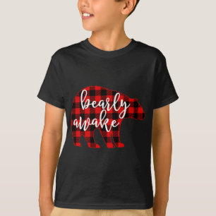 Camiseta Gracioso Bearly Awake. Pun del oso. Cristo de búfa