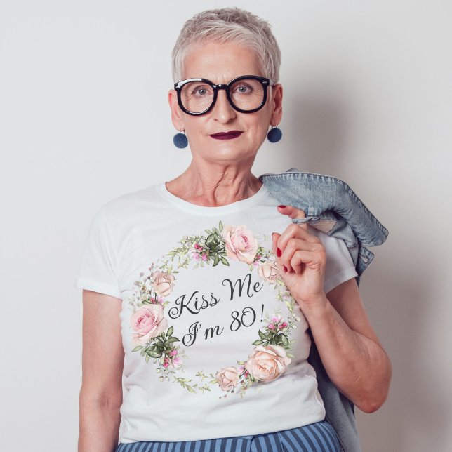 Camiseta Gracioso beso me tengo 80 roses rosados florales (A fun tshirt for a woman's 80th birthday party!)
