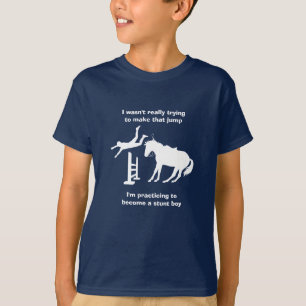 Camiseta Gracioso caballo saltando a un chico con fuerza en