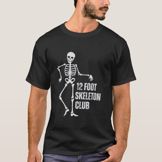 Camiseta Gracioso Club de Esqueletos de 12 pies - Halloween (Anverso)