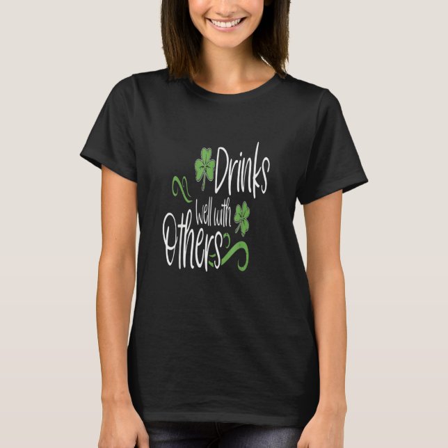 Camiseta Gracioso Día De Bebidas De St Patricks Bien Con O (Anverso)