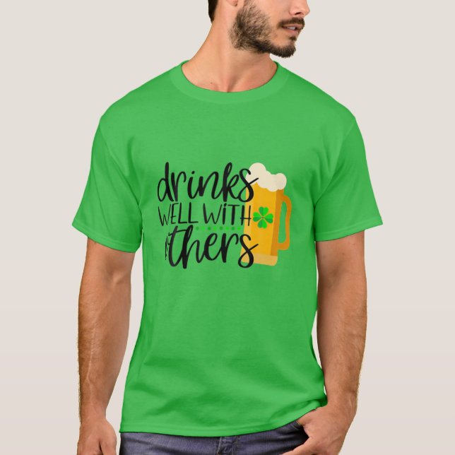 Camiseta Gracioso Día De La Bebida De St Patricks Bien Con  (Anverso)