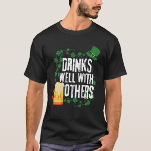 Camiseta Gracioso Día De La Bebida De St Patricks Bien Con 