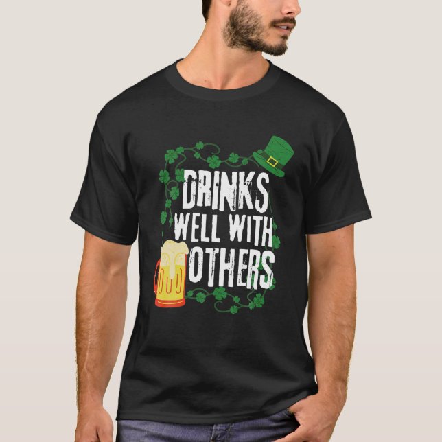 Camiseta Gracioso Día De La Bebida De St Patricks Bien Con  (Anverso)