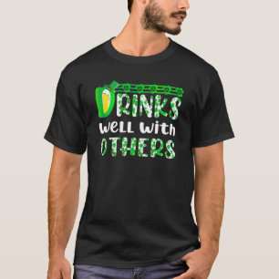 Camiseta Gracioso Día De La Bebida De St Patricks Bien Con 