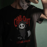 Camiseta Gracioso disfraz sarcástico GrimReaper de fiesta d<br><div class="desc">¡Feliz Halloween a todos! ¿Estás listo para sacar el espíritu de Halloween? Esta divertida Chill Out de Halloween Llegué a la Fiesta Funny Grim Reaper son la mejor manera de involucrarse en Noches de Horror. Celebremos esta Halloween del 31 de octubre. Diviértete con Truco o trate fiestas de Halloween con...</div>