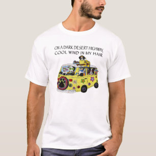 Camiseta Gracioso En Una Oscura Carretera Del Desierto Perr