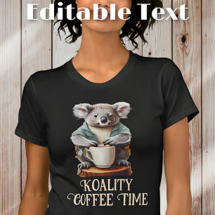 Camiseta Gracioso Koala Bebiendo Café Texto editable