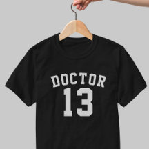 Gracioso Médico Lucky Number 13 T-Shirt