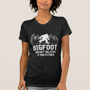 Camiseta  Gracioso mito del creyente de los pies más grand