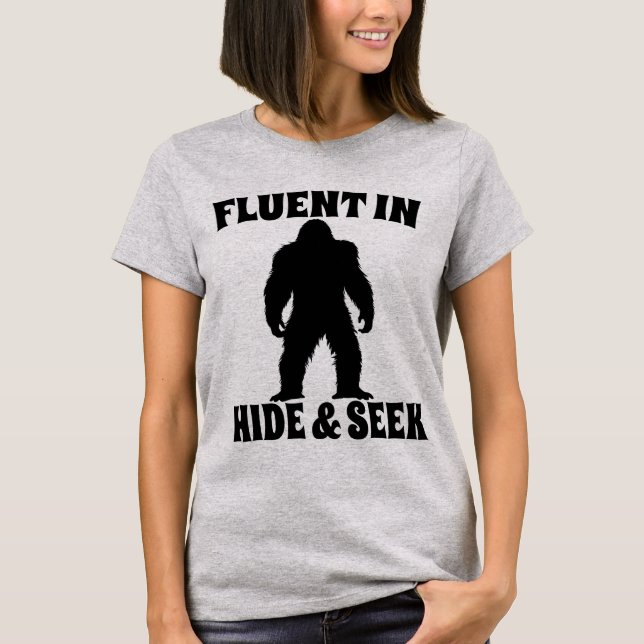 Camiseta Gracioso Pie Grande - Fluent in Hide and Seek (Anverso)