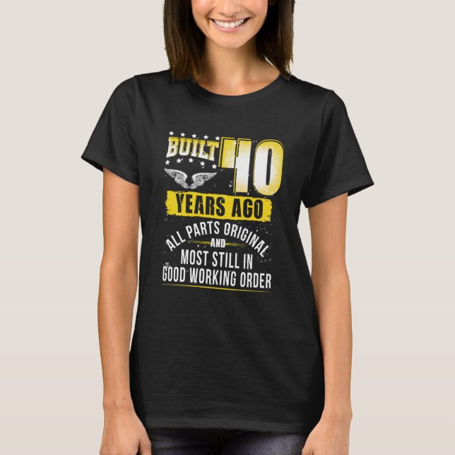 Camiseta Gracioso regalo de cumpleaños por día B que dice e (Anverso)