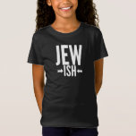 Camiseta Gracioso regalo judío para el Barco Mitzvah o Hanu<br><div class="desc">Este regalo judío es gracioso para cualquiera que sea sólo un pequeño judío o tal vez mitad judío. Pueden usar esto alrededor de Hanukkah o Navidades como un chiste gracioso mientras que todos los demás tienen un desagradable suéter Navidad. Este gracioso regalo judío dice Jew Ish con flechas que apuntan...</div>