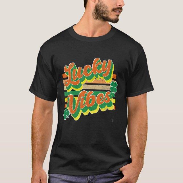 Camiseta Gracioso San Patrick's Day Vibes Lucky Retro Vinta (Anverso)