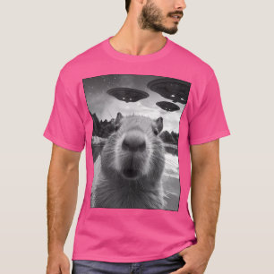 Camiseta Gracioso Selfie De Capibara Con Ufos Weird Desi