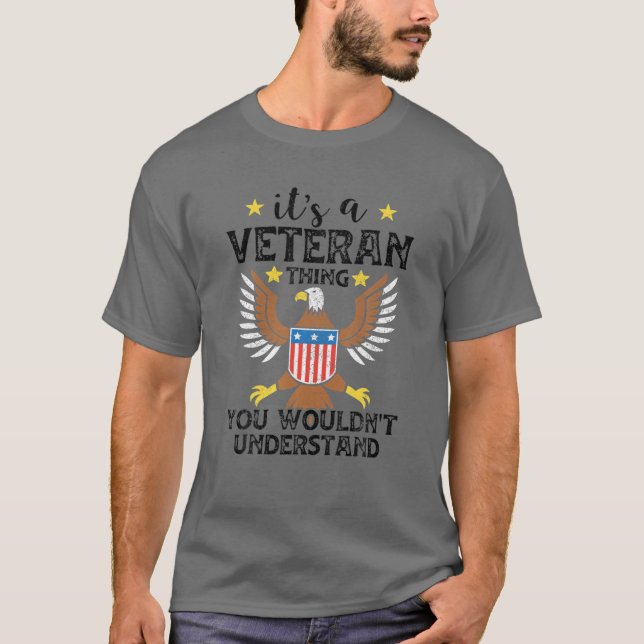 Camiseta Graciosos regalos veteranos - Es algo veterano que (Anverso)