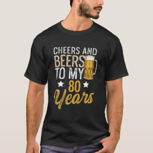 Camiseta Graciosos Saludos Y Cervezas A Mis 80 Años De Ser