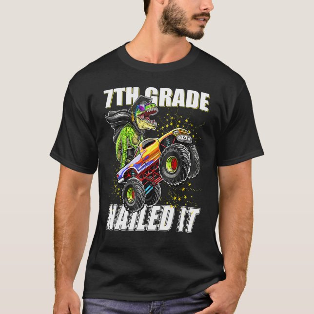 Camiseta Grado 7 Graduado de Camión de Dinosaurio (Anverso)