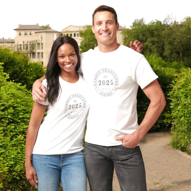 Camiseta graduación de blanco negro completamente personali (fun filly customizable graduation t-shirt template that yoiu can add your your special details )