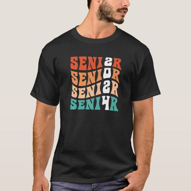 Camiseta Graduación Groovy Senior 2024 Mi Último Primer Día (Anverso)