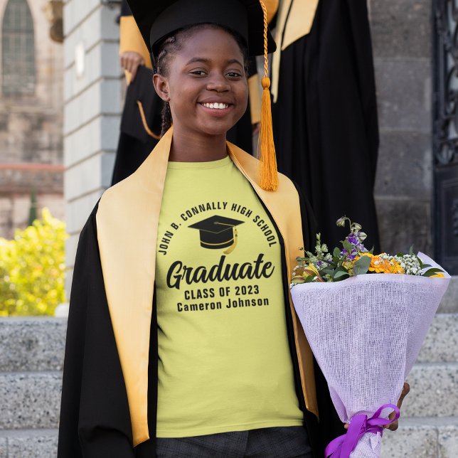 Camiseta Graduación personalizada de graduado amarillo (Subido por el creador)