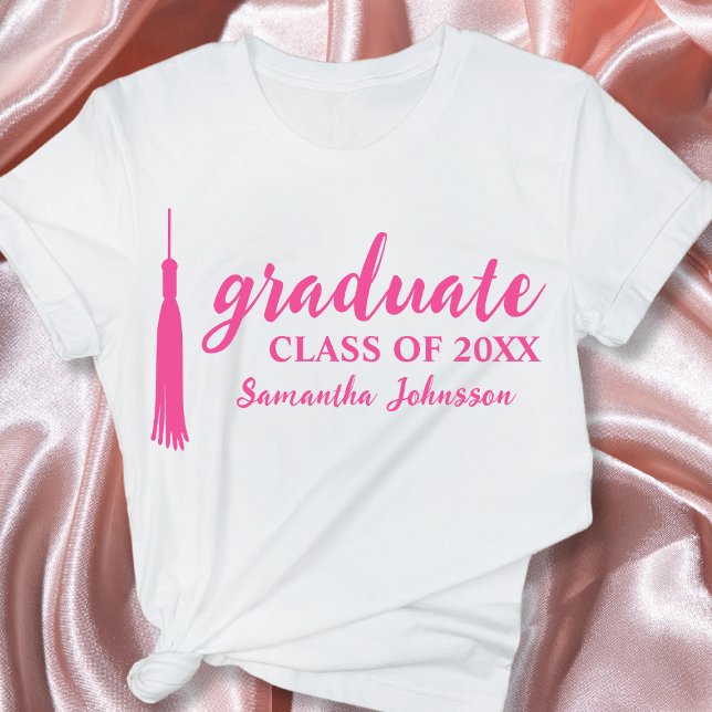 Camiseta Graduación personalizada de nombre de graduado ros (Pink Graduate Name Personalized 2024 Graduation T-Shirt)