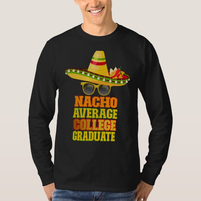 Camiseta Graduado Nacho Promedio de Universidades (Anverso)