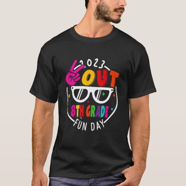 Camiseta Graduation Day Grad 2023 Peace Out 8th GradeFun Da (Anverso)