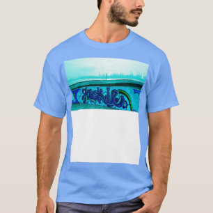 Camiseta Graffiti azul frente al puerto de Hamburgo con grú