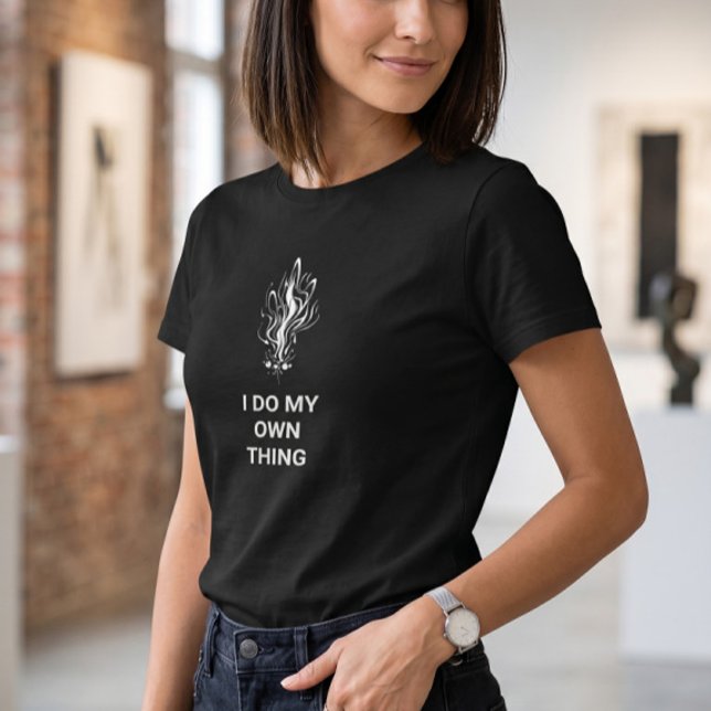 Camiseta gráfica ajustada para mujer "Hago mi prop (Subido por el creador)