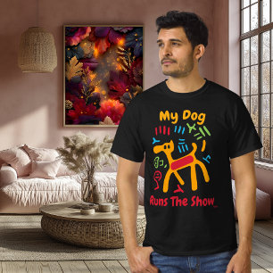 Camiseta Gráfica con Perro de Arte Pop en Negrita