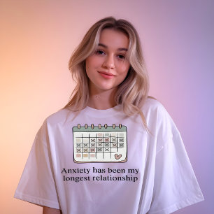 Camiseta Gráfica de Calendario con Frase de Ansied