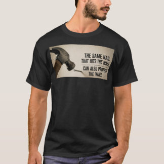 Camiseta gráfica de cita motivacional con clavo y
