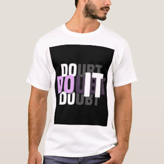 Camiseta gráfica de media manga blanca con el text