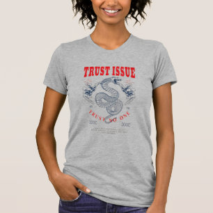 Camiseta gráfica de serpiente con "Problema de Con